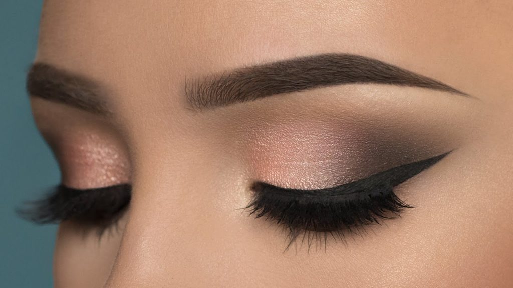 Tips on How to Purchase Eye Makeup Online with Confidence